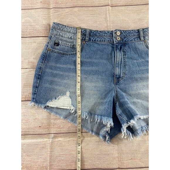 KanCan Women' Raw Hem Distressed Denim Shorts - 2XL - Picture 3 of 11